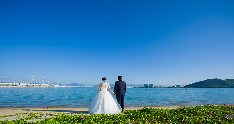 三亚集体婚礼场地背景蓝天大海